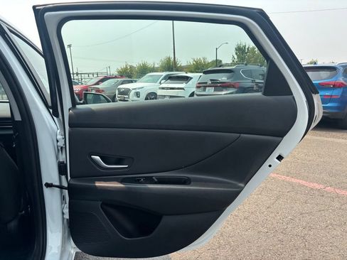 Used 2021 Hyundai Elantra SEL w/ Convenience Package FWD image 15
