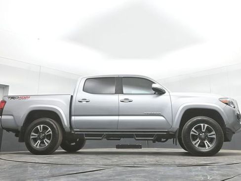 Used 2019 Toyota Tacoma TRD Sport AWD/4WD image 46