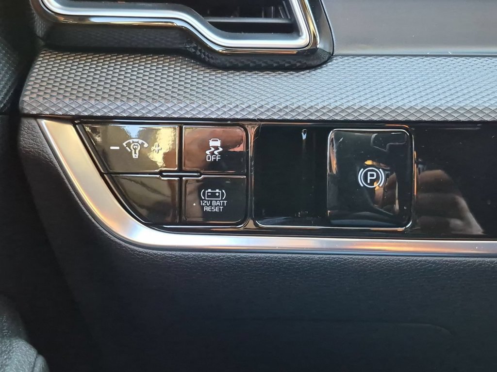 Certified 2025 Kia Sportage LX AWD/4WD image 18