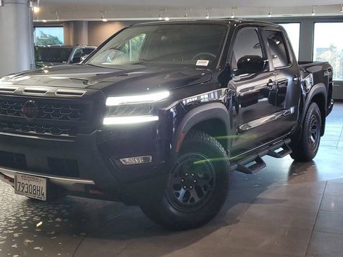 Used 2025 Nissan Frontier Pro-X image 2