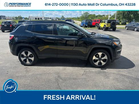 Used 2018 Jeep Compass Latitude w/ Popular Equipment Group AWD/4WD image 3