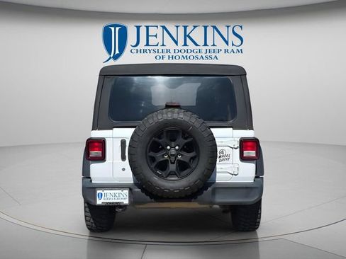 Certified 2022 Jeep Wrangler Sport AWD/4WD image 5