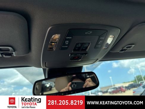 Used 2024 Toyota Sienna XLE FWD image 20