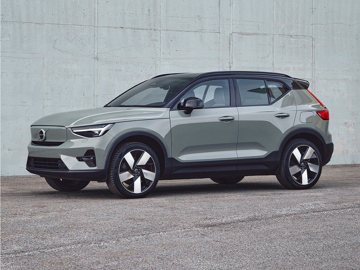 Used 2023 Volvo XC40 Recharge Plus w/ Protection Package Premier AWD/4WD image 1