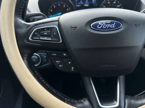 Used 2019 Ford Escape SEL image 22
