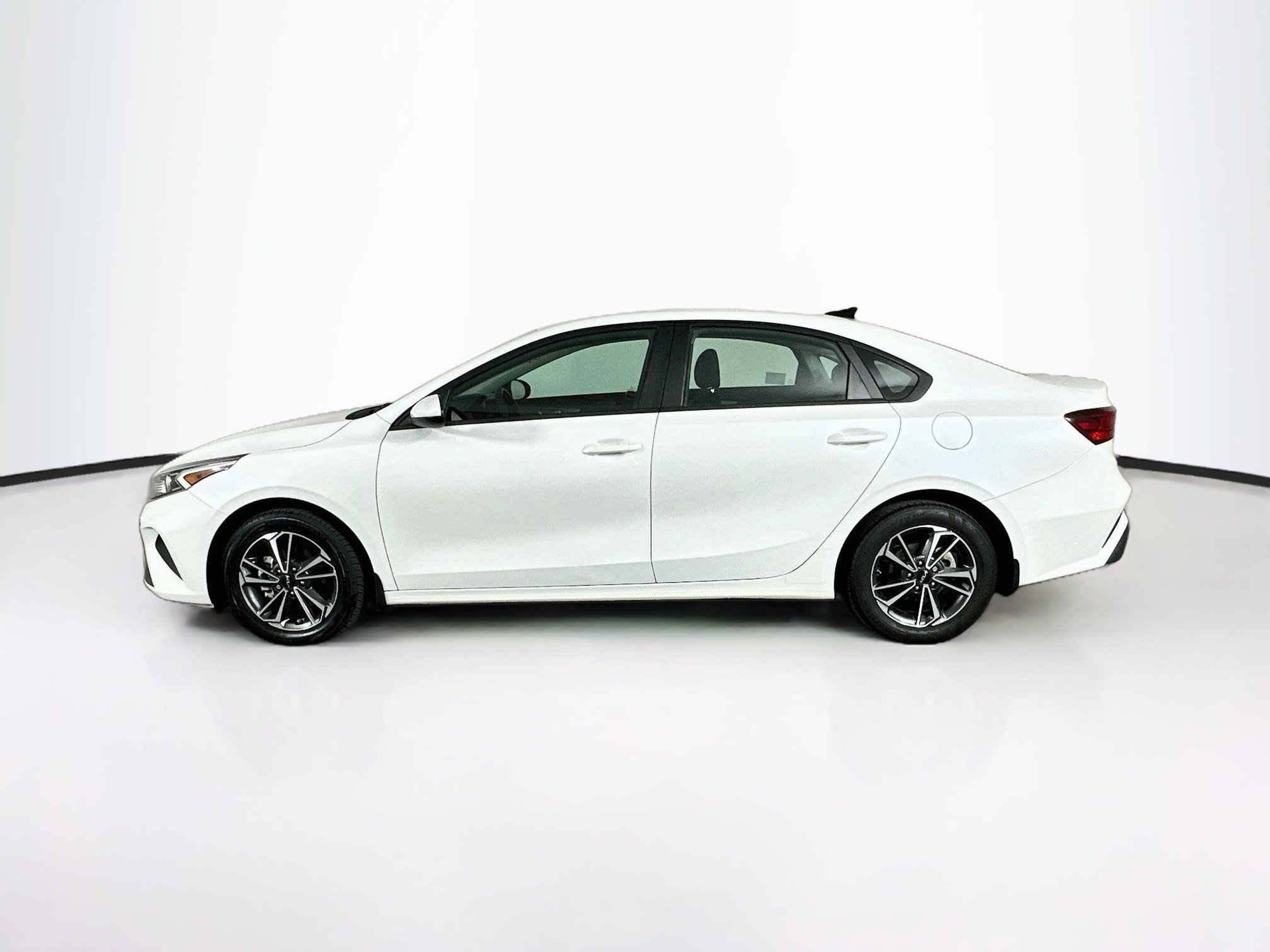 Used 2023 Kia Forte LXS FWD image 4