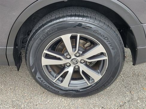 Used 2018 Toyota RAV4 XLE image 5