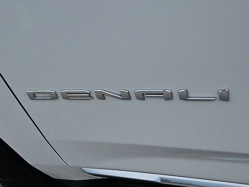 Used 2021 GMC Yukon XL Denali AWD/4WD image 15