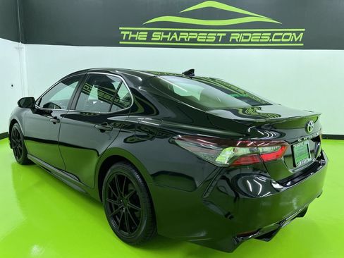 Used 2021 Toyota Camry SE FWD image 7