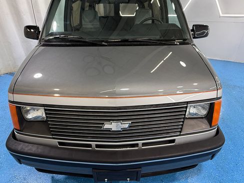 Used 1990 Chevrolet Astro LT image 12