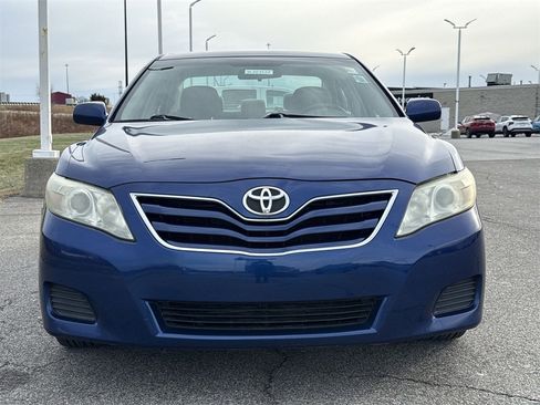 Used 2011 Toyota Camry LE image 3