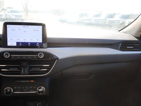 Used 2020 Ford Escape SE image 24