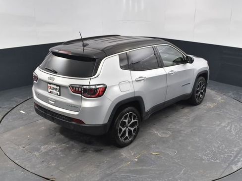 Used 2025 Jeep Compass Limited image 35