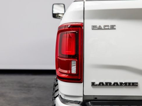 Used 2025 RAM 2500 Laramie AWD/4WD image 17