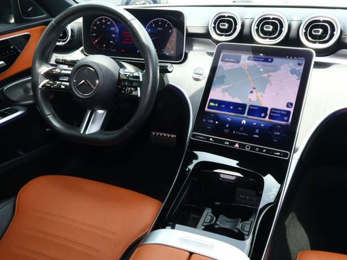 Used 2025 Mercedes-Benz C 300 Sedan image 9