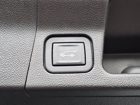 Used 2023 GMC Acadia SLE w/ Driver Convenience Package FWD image 31