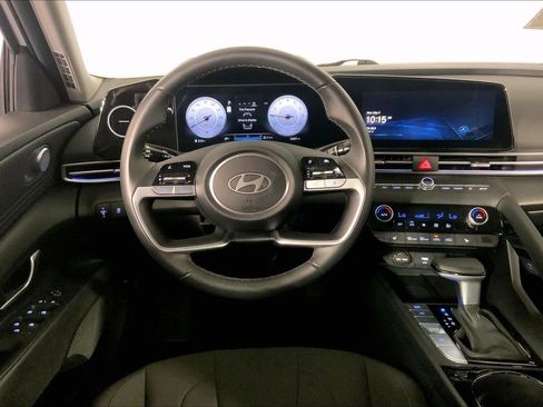 Used 2025 Hyundai Elantra SEL FWD image 6