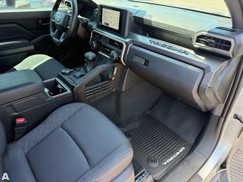 Used 2024 Toyota Tacoma SR5 AWD/4WD image 28