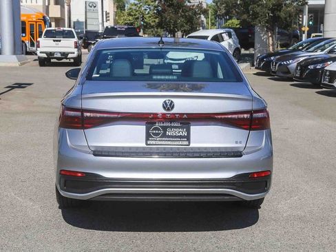 Used 2025 Volkswagen Jetta SE FWD image 5