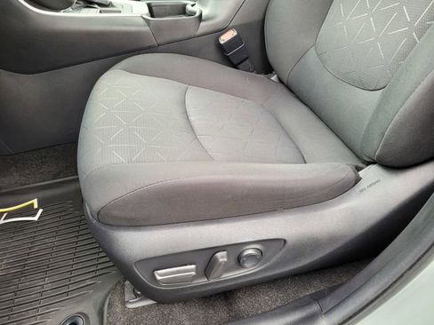 Used 2021 Toyota RAV4 XLE w/ Convenience Package image 16