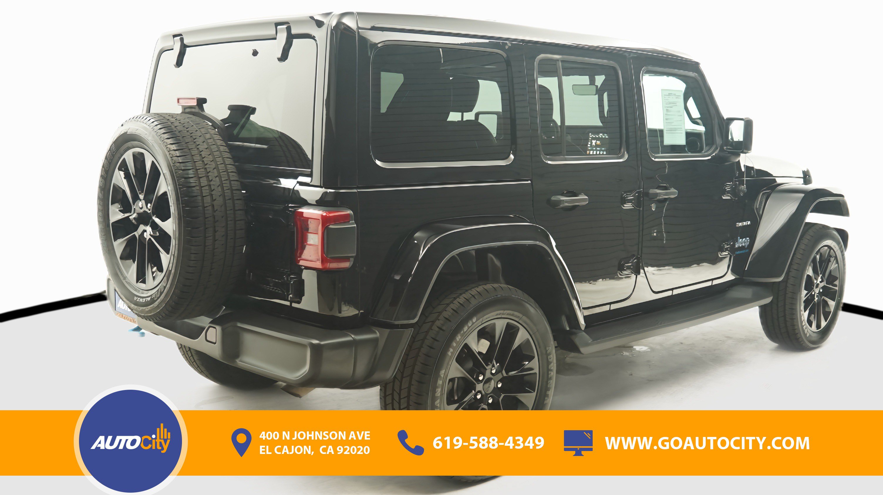 Used 2023 Jeep Wrangler Unlimited Sahara w/ Cold Weather Group AWD/4WD image 6
