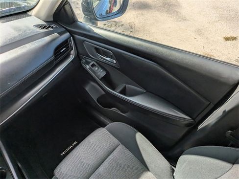 Used 2025 Nissan Rogue SV image 19