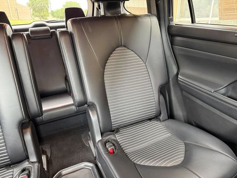 Used 2024 Toyota Highlander XSE FWD image 40