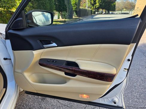 Used 2011 Honda Crosstour EX-L image 30