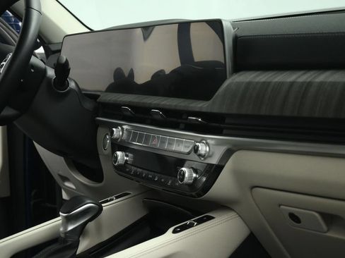 Certified 2024 Kia Telluride EX w/ EX Captain's Chair Package FWD image 59