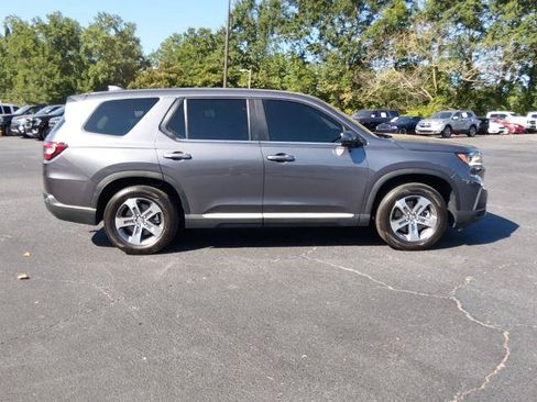 Used 2025 Honda Pilot EX-L image 3