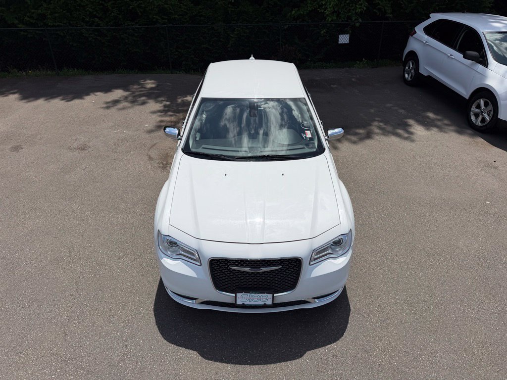 Used 2019 Chrysler 300 Limited RWD image 9