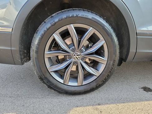 Used 2022 Volkswagen Tiguan SE AWD/4WD image 34