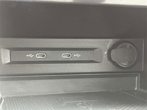 Used 2022 Volkswagen Tiguan SE image 21