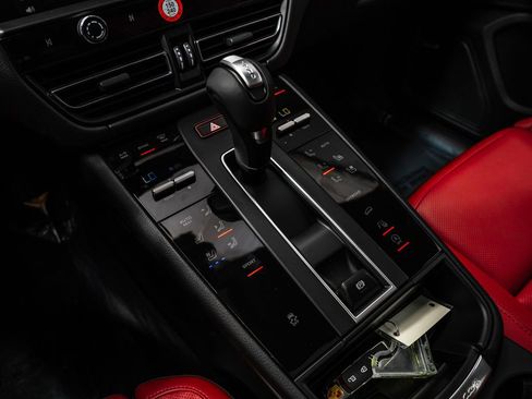 New 2026 Porsche Macan AWD/4WD image 19