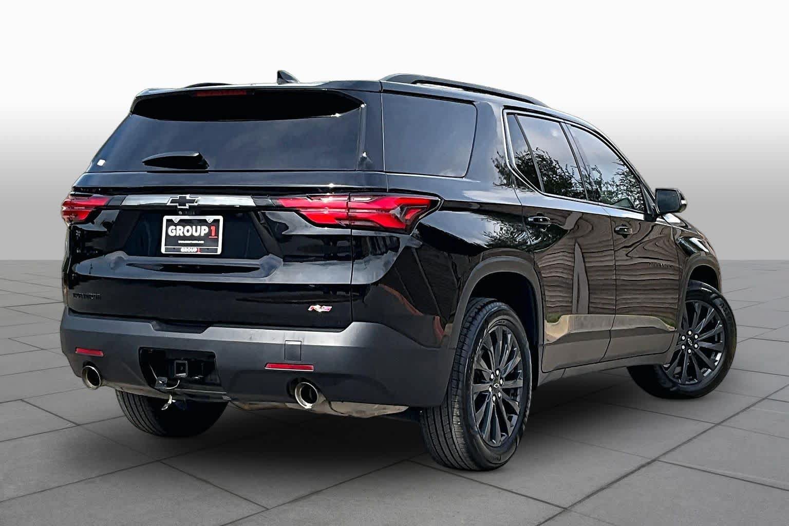 Used 2023 Chevrolet Traverse RS FWD image 13