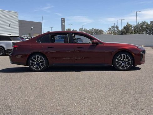 Used 2023 BMW 740i image 5