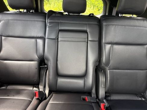Used 2020 Ford Explorer XLT w/ Equipment Group 202A AWD/4WD image 22