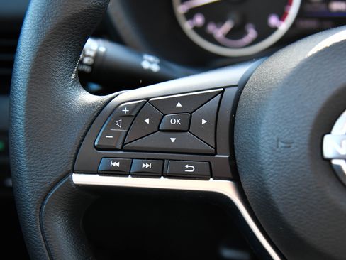 Used 2025 Nissan Sentra SV FWD image 27