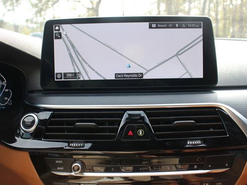 Used 2021 BMW 530e w/ Premium Package image 30