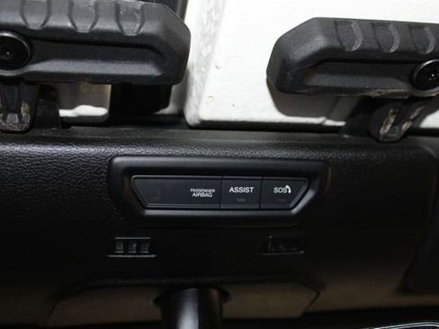 Used 2022 Jeep Wrangler Unlimited Rubicon AWD/4WD image 36