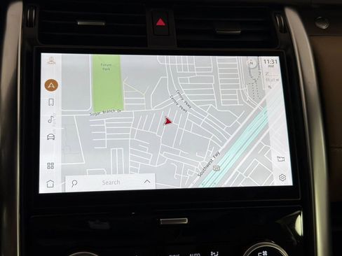 Certified 2023 Land Rover Discovery Metropolitan Edition image 28