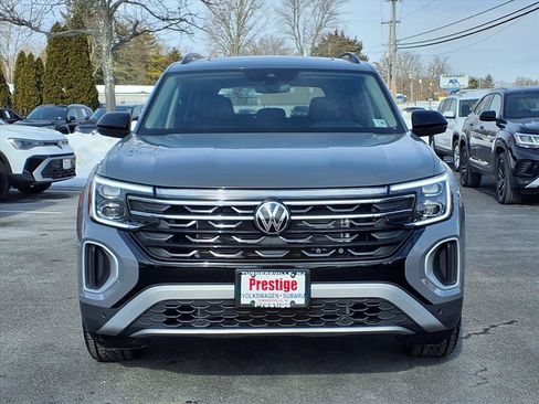 Certified 2025 Volkswagen Atlas Peak Edition SE image 8