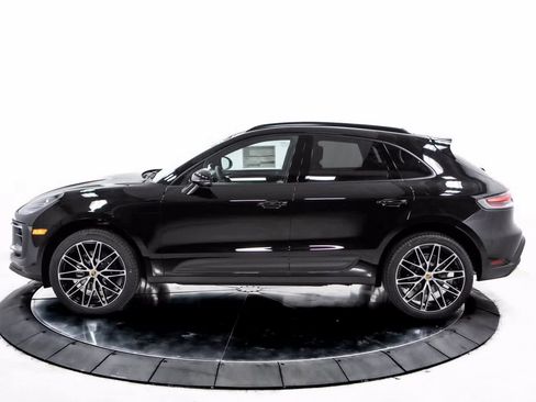 Certified 2025 Porsche Macan image 2