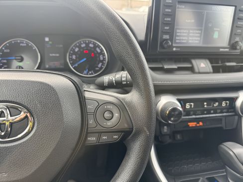 Used 2021 Toyota RAV4 XLE image 23