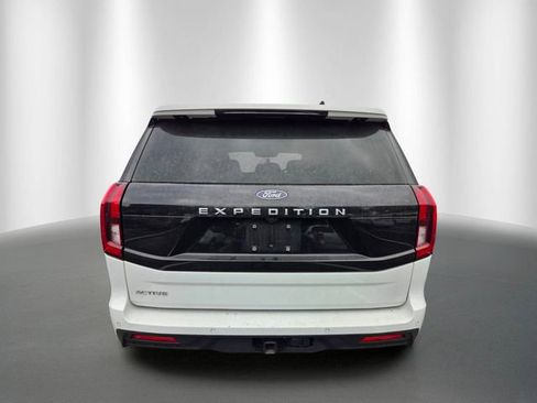 Used 2025 Ford Expedition Active AWD/4WD image 5