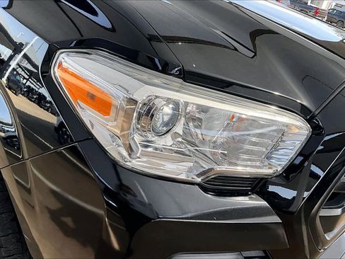 Used 2018 Toyota Tacoma SR w/ SR Convenience Package image 24