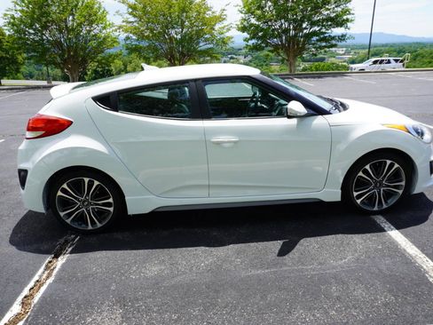 Used 2016 Hyundai Veloster Turbo FWD image 23
