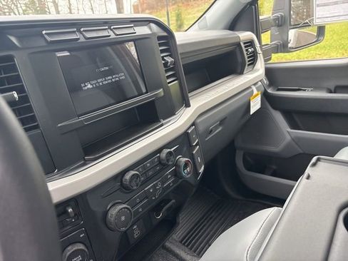 Used 2024 Ford F550 4x4 Regular Cab Super Duty w/ XL Chrome Package image 7