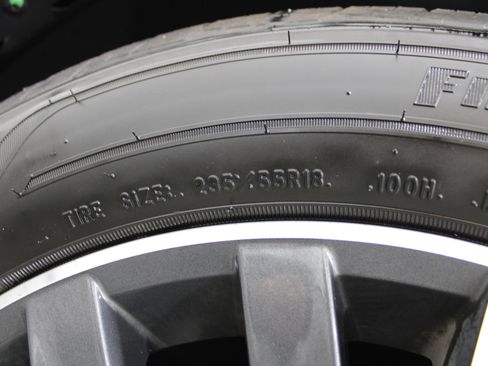 Used 2024 Volkswagen Tiguan SE image 41