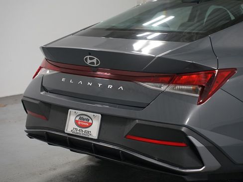 Used 2024 Hyundai Elantra SE image 9